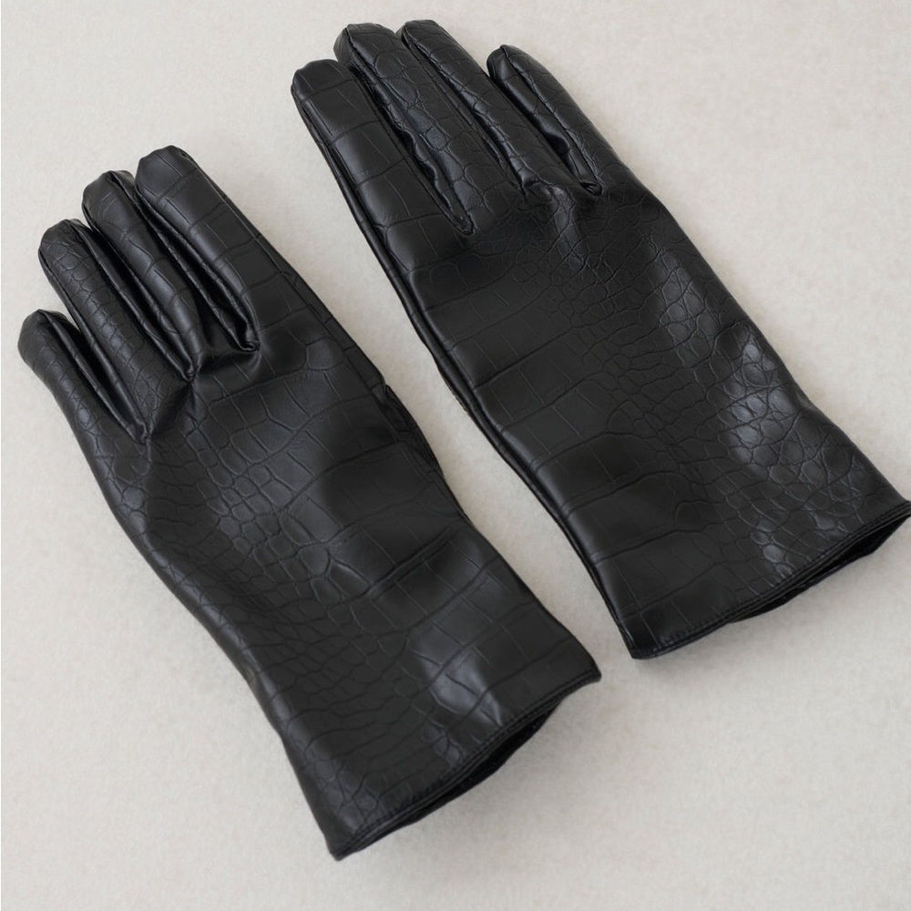 Crocodile Gloves - Picture 2 of 4